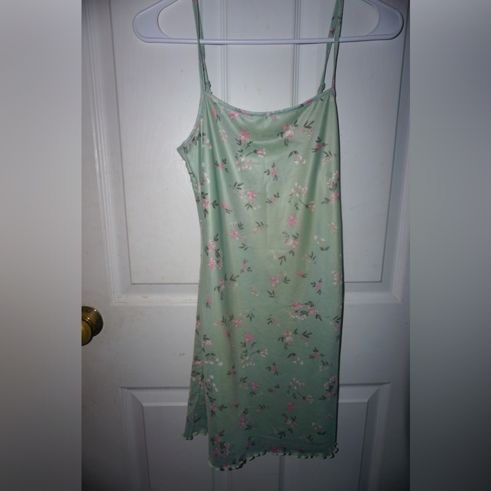 I’m selling this green floral dress. It’s never been worn before.